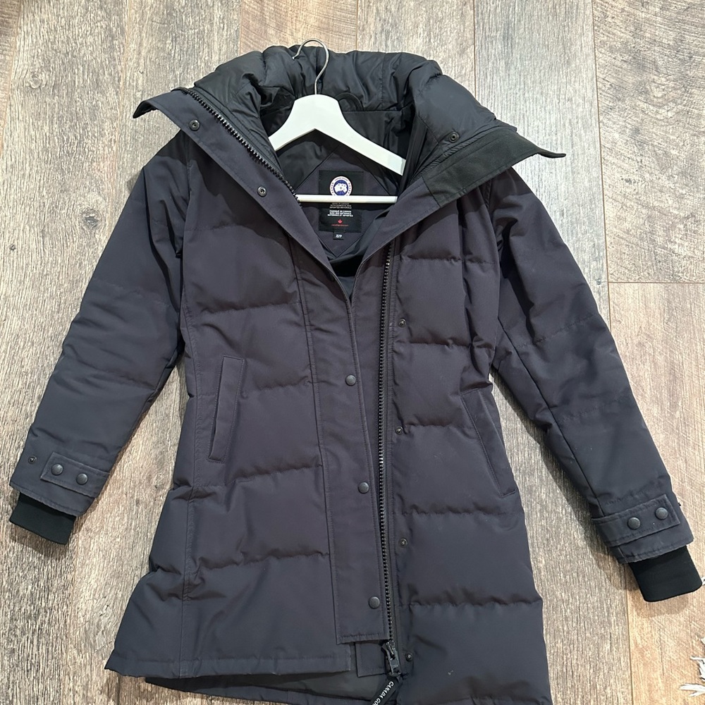 Canada goose navy colour in a great condition - Picture 3 of 16